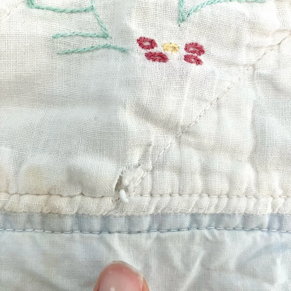 Vintage 40’s embroidered animals baby quilt blanket